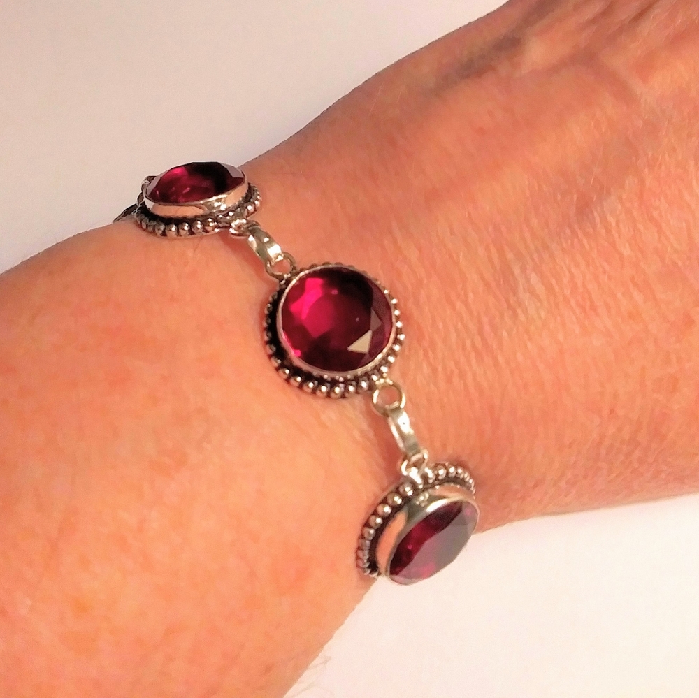 Stunning 925 Sterling Silver Garnet Bracelet